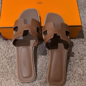 Hermès Brown (Gold) Oran Leather Sandals Size 38